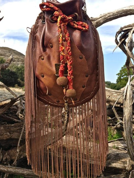 Bolso tipo saco de piel marrón con flecos premium - Modelo étnico SMALL GYPSY FOUR