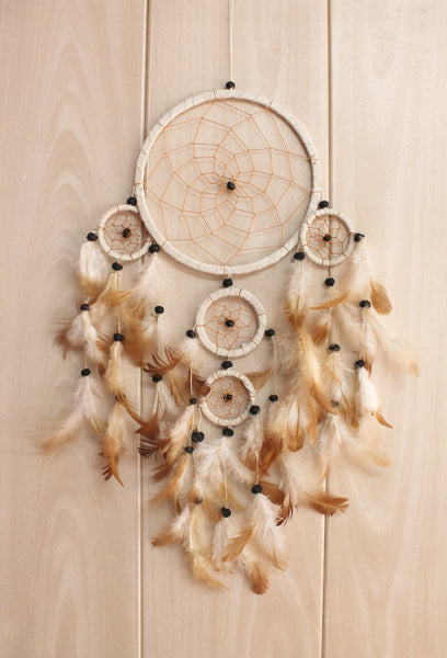 Atrapasueños - Dreamcatcher beige indio de antelina con plumas 50 x 23