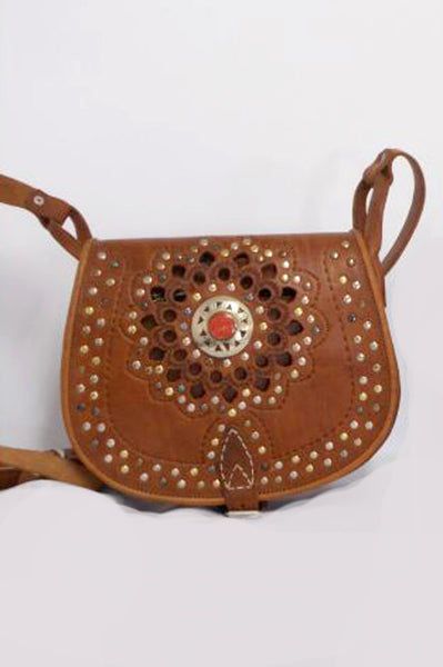 Bolso hippie de cuero marrón Remaches Valentina Del Sur