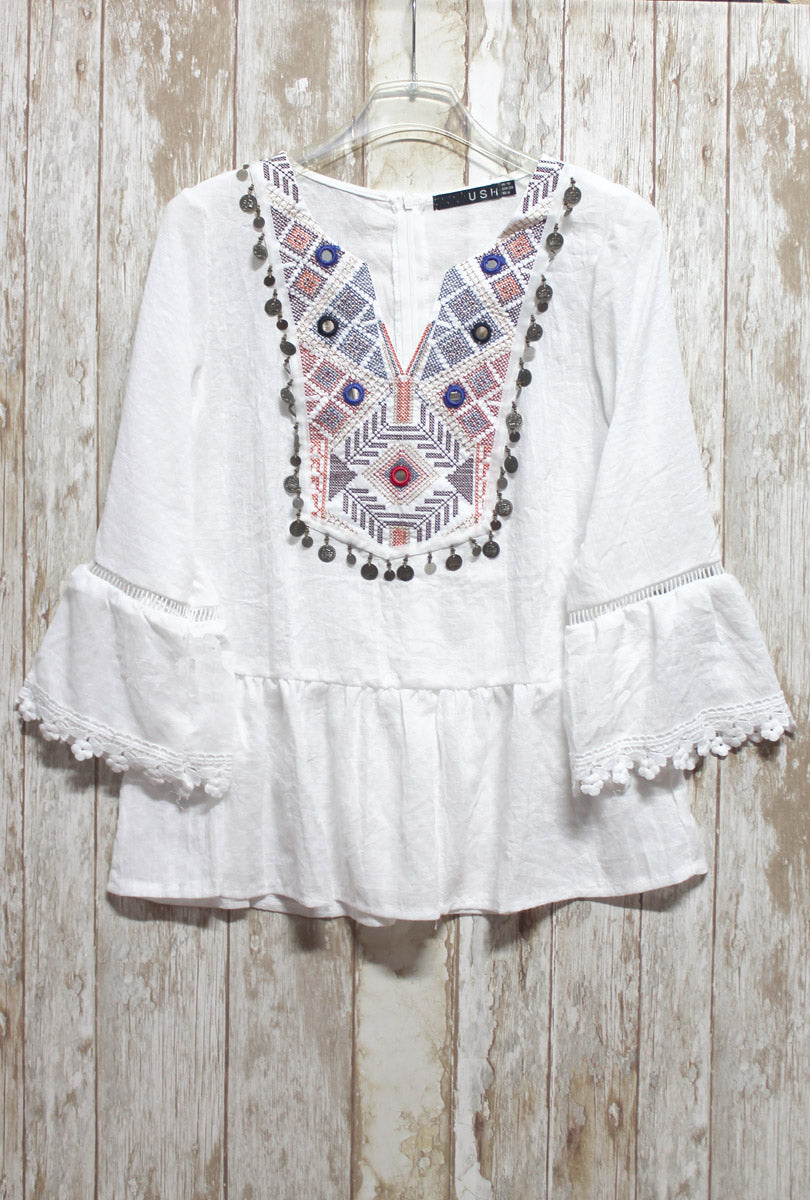 Blusa blanca con pechera bordada y monedas boho-chic Valentina
