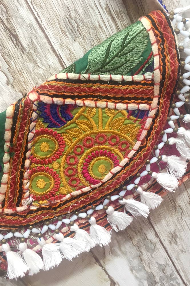 Bolso étnico boho-chic bordado con borlas blancas INDIA VDS