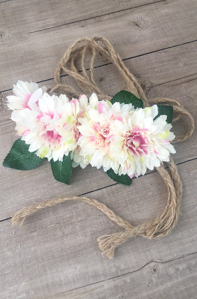Cinturón (coronita) de flores rosas y beige con cuerda