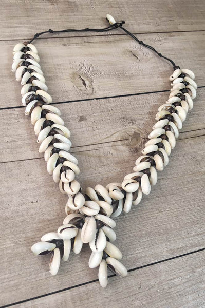 Collar hippie étnico de conchas del mar dobles