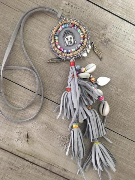 Collar de cuero gris boho con borlas y conchas - modelo Buda