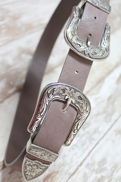 Cinturón boho taupe cowboy doble hebilla floral