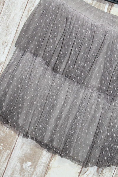 Falda corta taupe de tul y volantes